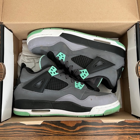 Women’s Air Jordan 4 Green Glow - Picture 5 of 5